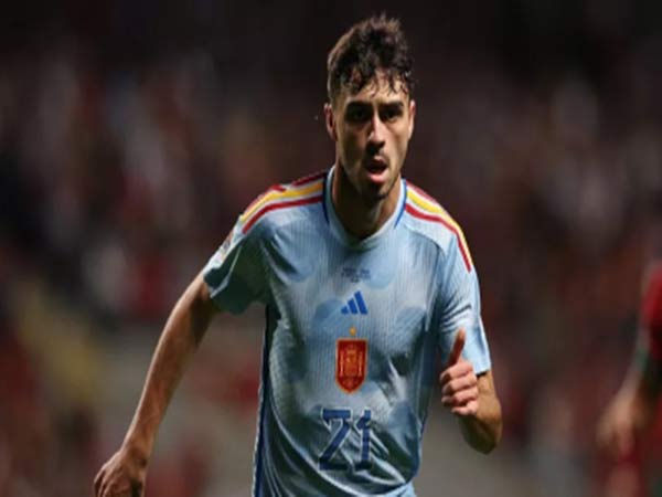 Pedri thi đấu cho Tây Ban Nha